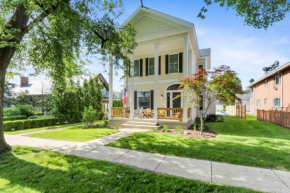 White House on Wisconsin-Main House - Renovated Colonial Revival -Steps to Horticultural Hall - Parking